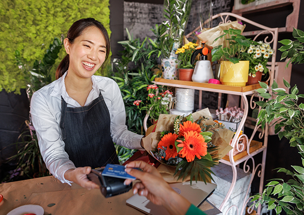 woman purchasing flowers